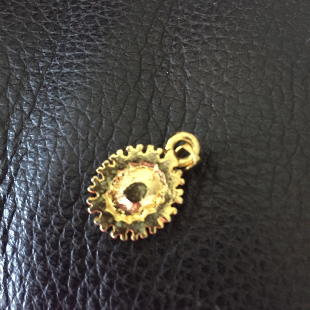 Small pendent. - Picture 2 of 2